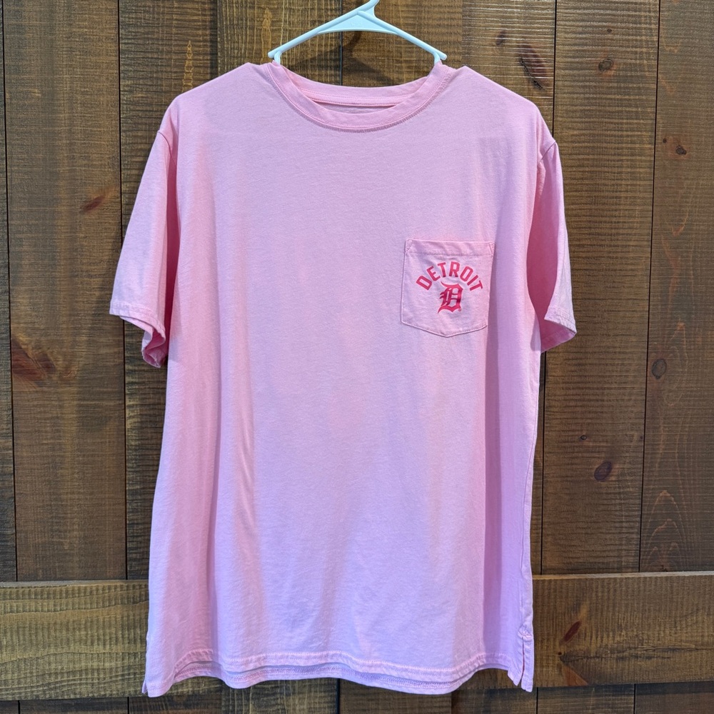 Majestic Detroit Tigers Pink Short Sleeve Pocket Tee